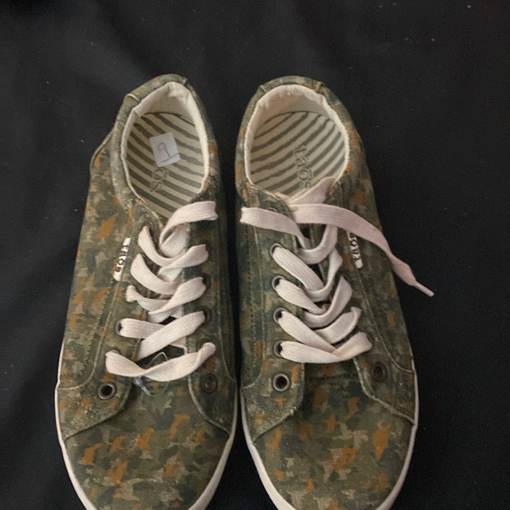 Pre-owned, sneakers
